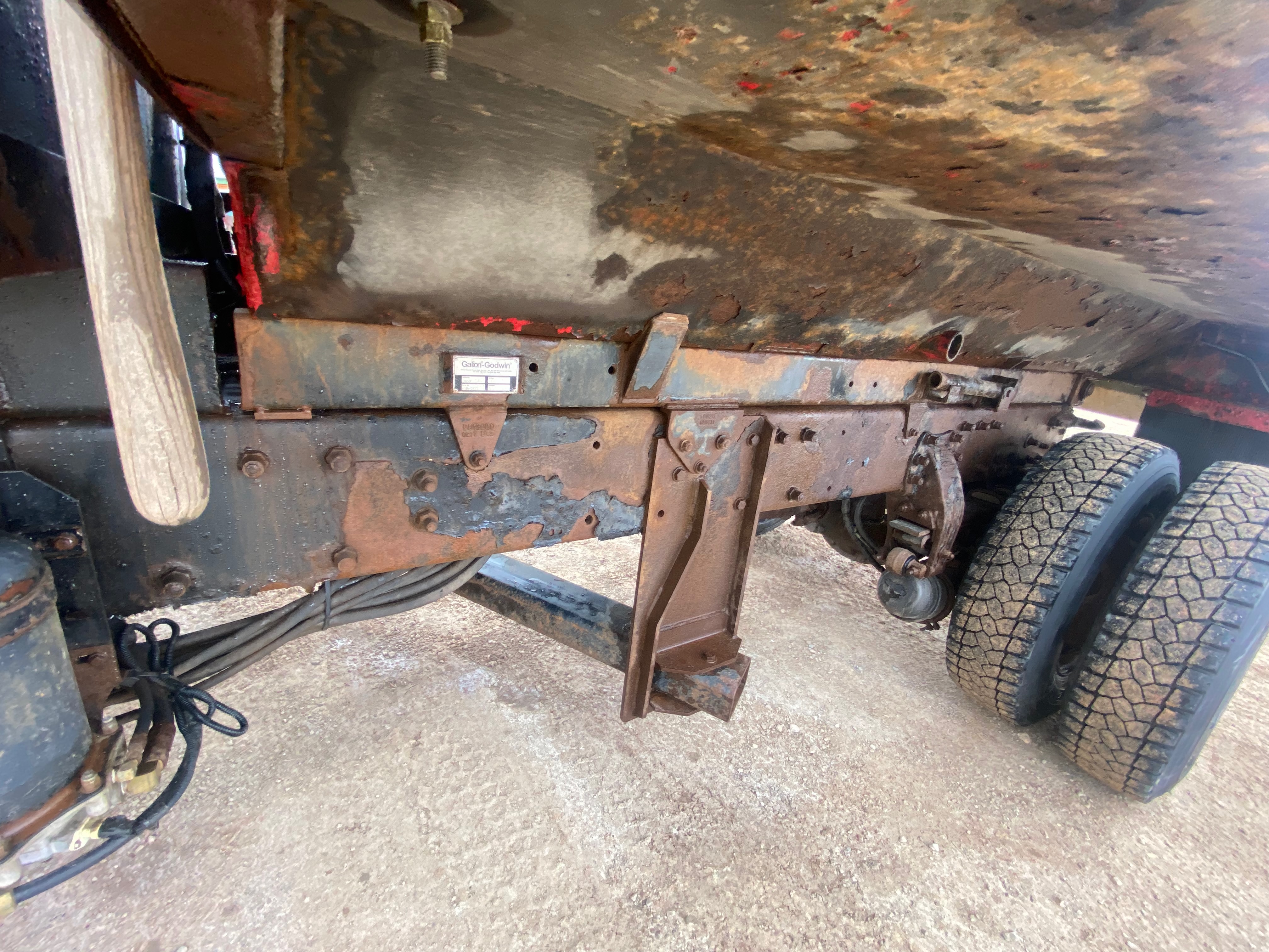 2000 PETERBILT 330 - Image 33